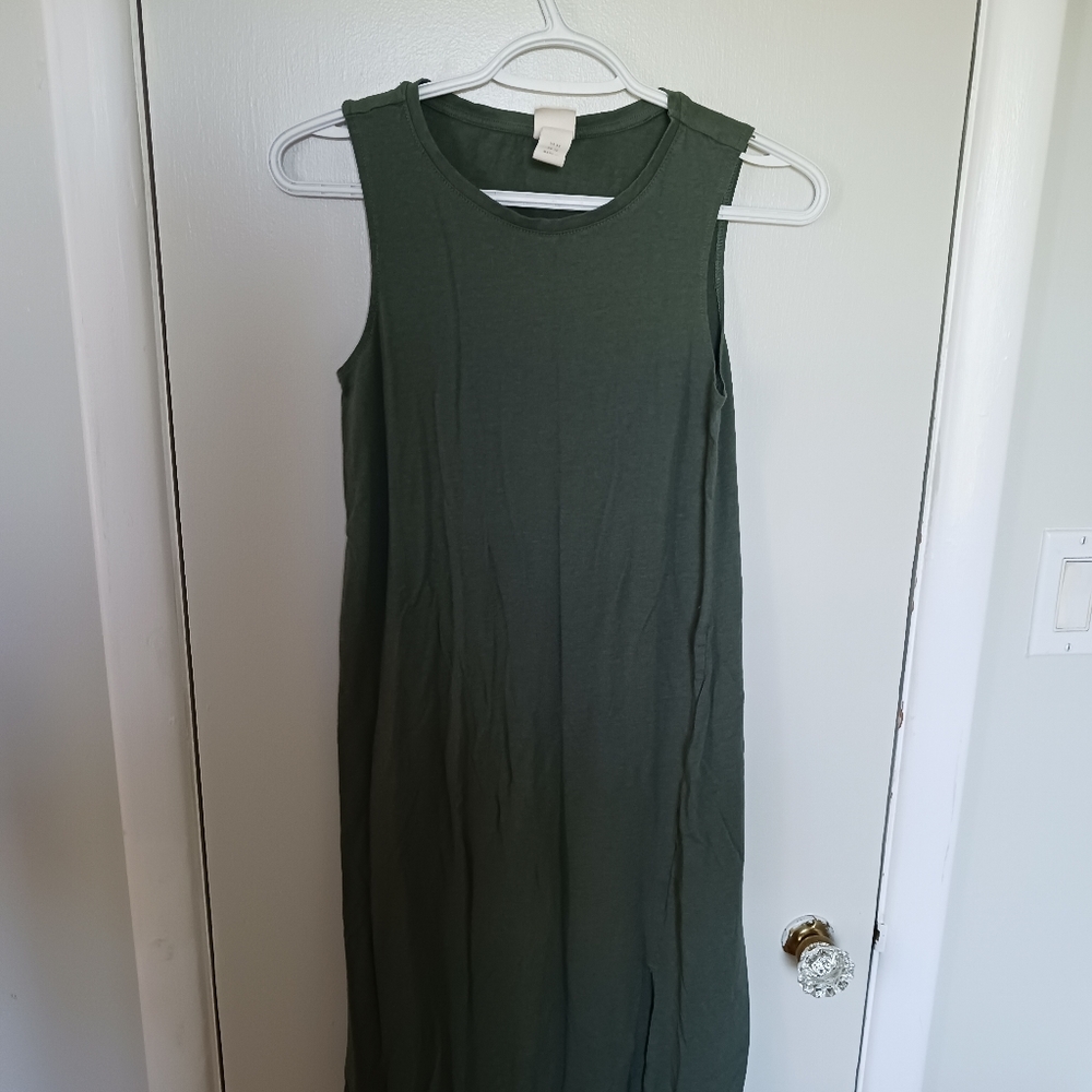 Long dress sleeveless with slit